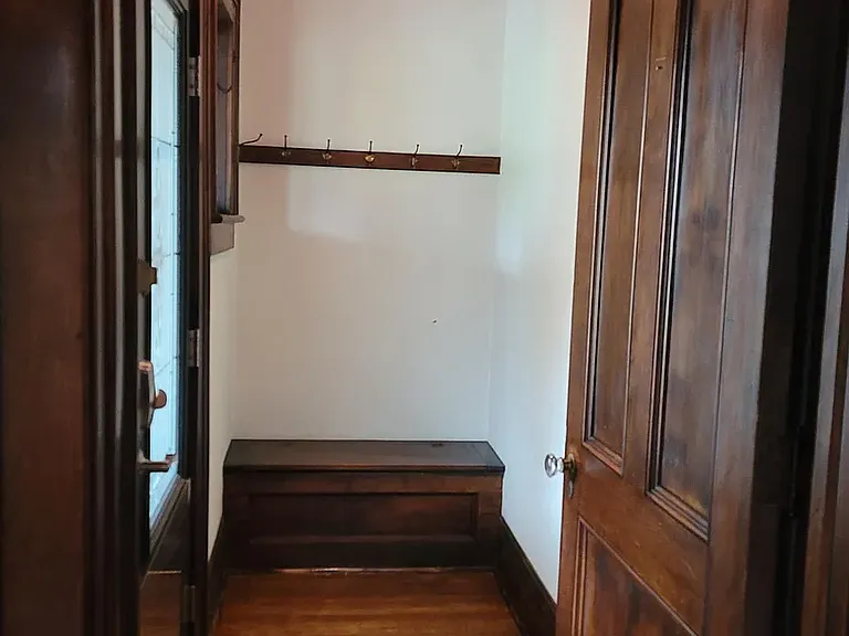 446 W 7th St — Photo 3