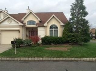 2 Wellfleet St, Monroe Township, NJ 08831