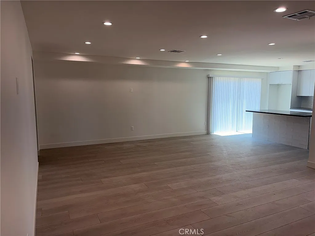 3 bed, 1500 sqft, $4,300 — Photo 4