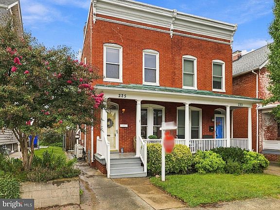 3rd image of 225 Dill Ave
