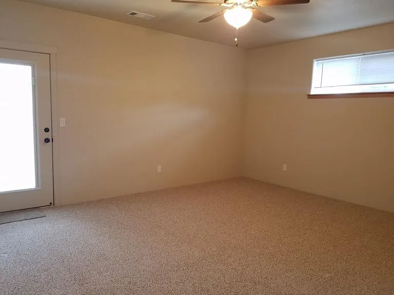 1050 SW Princeton Pl — Photo 8