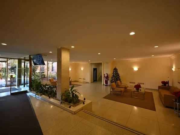 100-25 Queens Boulevard image 3 of 17