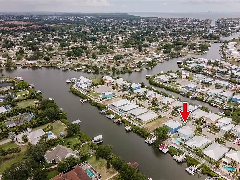 425 Bahama Grande Blvd — Photo 41