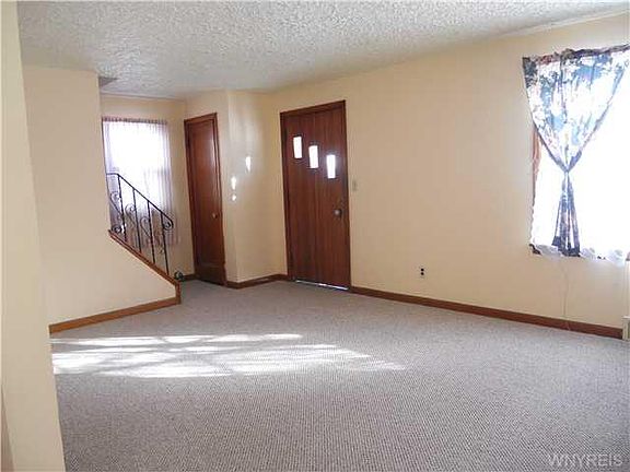 2nd image of 224 Lindsay Pl