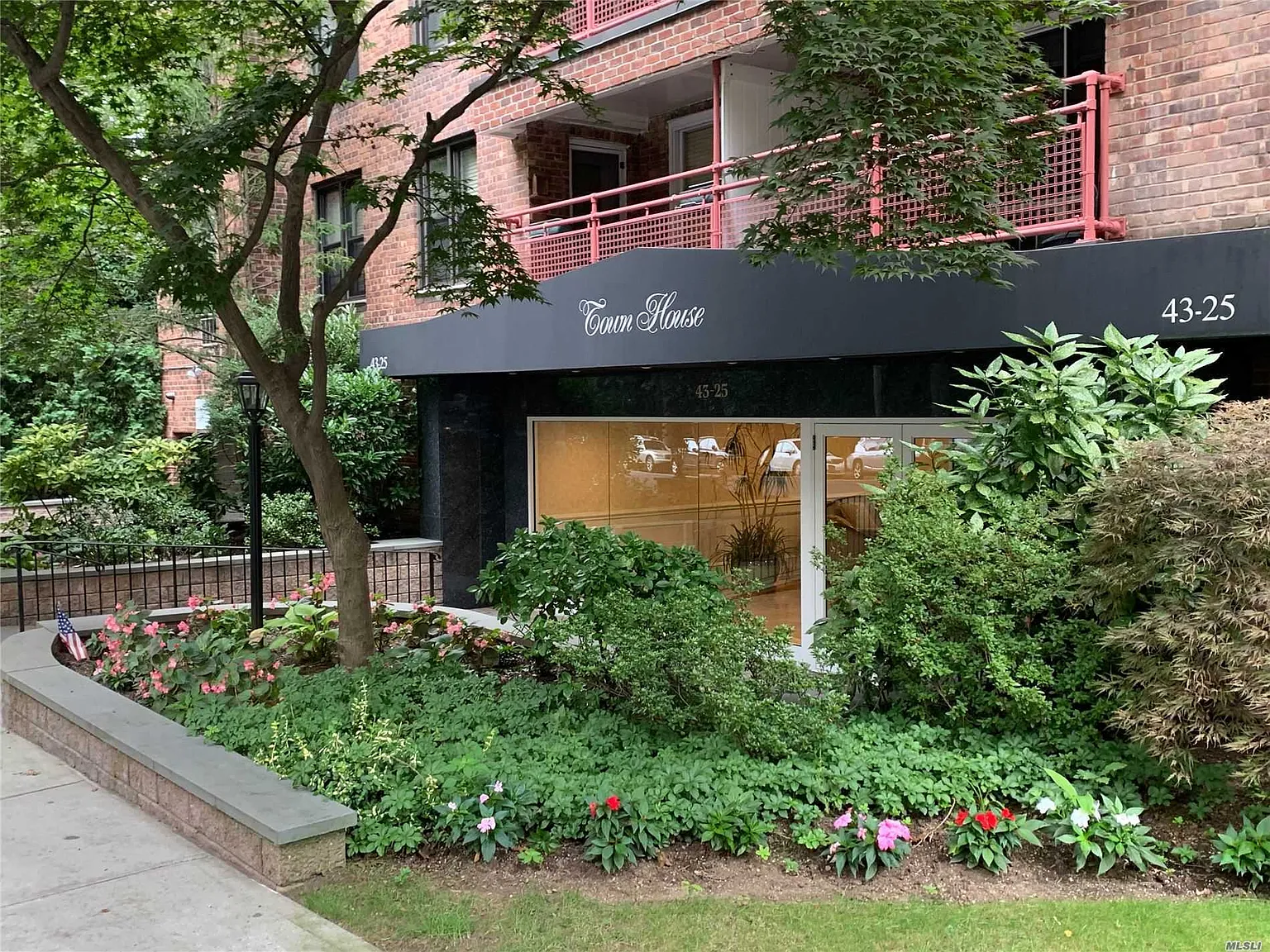 4325 Douglaston Pkwy APT 5A photo 1