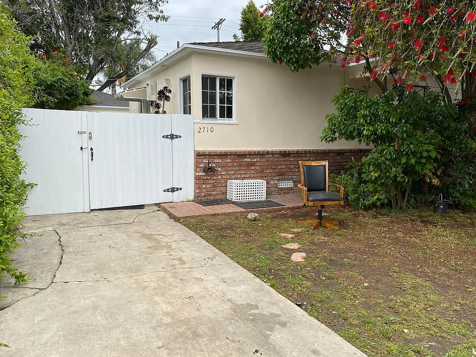 2710 Stoner Ave