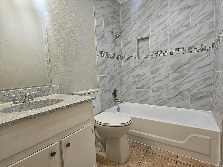 1305 Bonnie Brae St #B — Photo 12