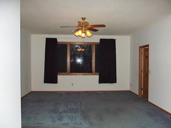 5th image of 10502 Alamo St NE