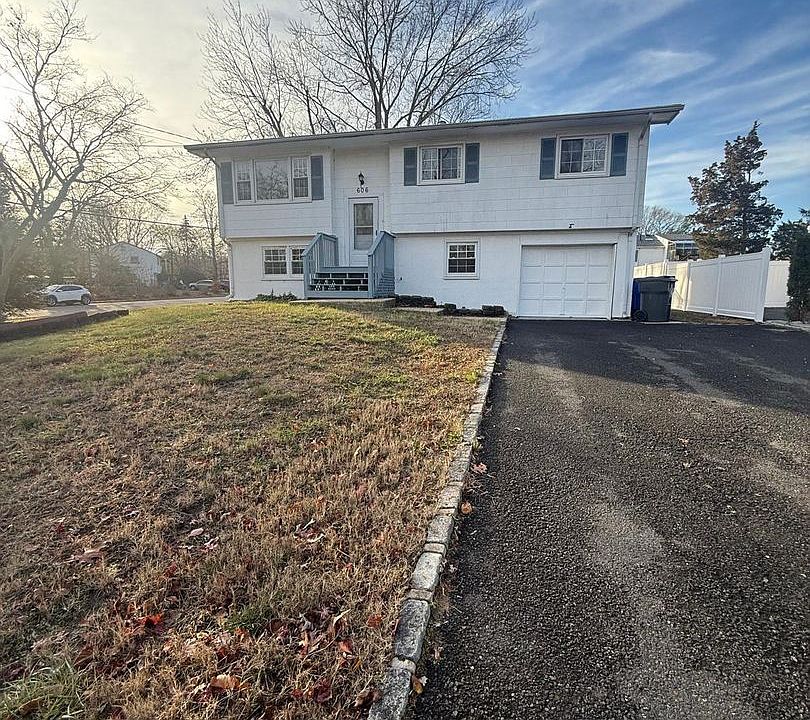 1st image of 606 Vaughn Ave