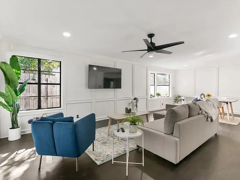 7009 Whispering Oaks Dr — Photo 1