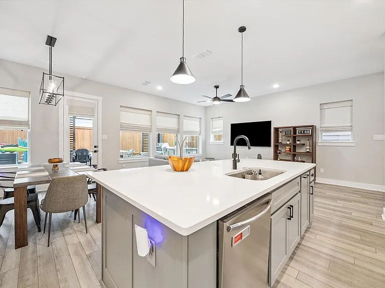 10974 Hewitt Cliff Ln — Photo 11