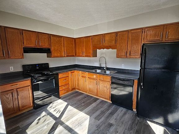 2nd image of 196 Georgetown Dr Unit 6