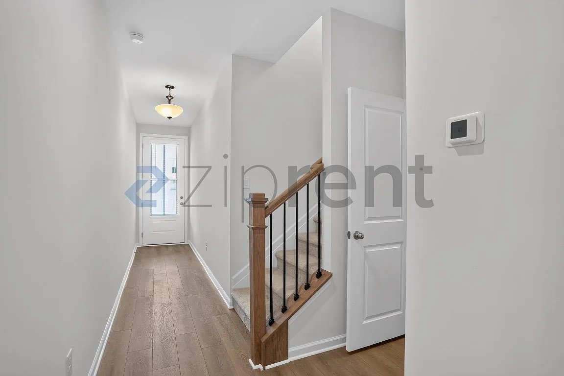 3 bed, 2.5 bath, 2100 sqft, $2,850 — Photo 4