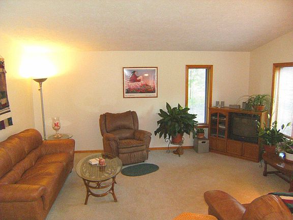 Spacious & bright livingroom 