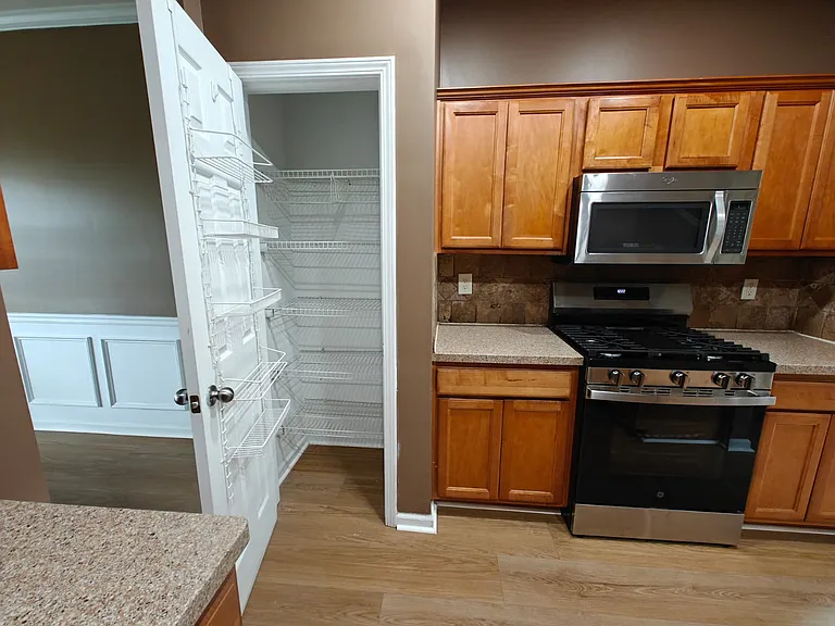 Kitchen (new SS appliances)