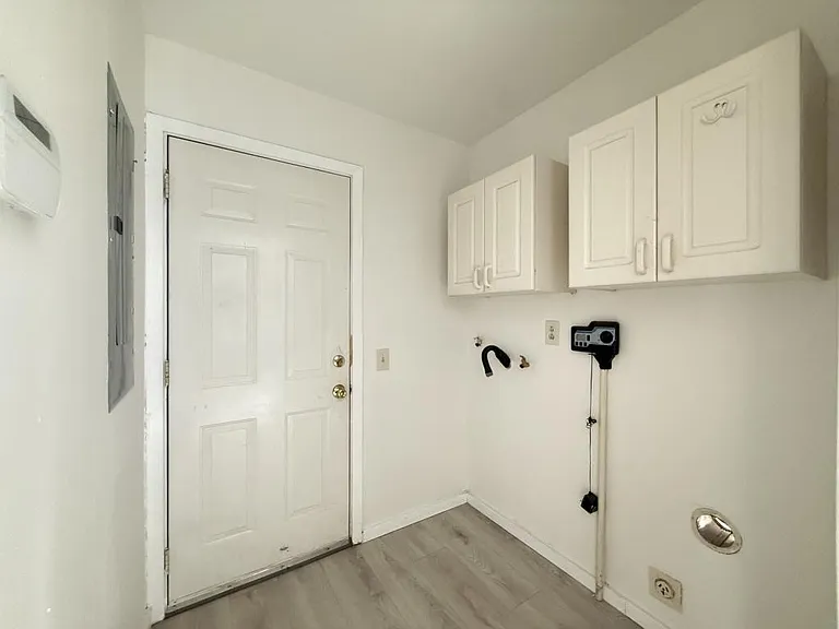 733 NE Wharton Dr — Photo 11
