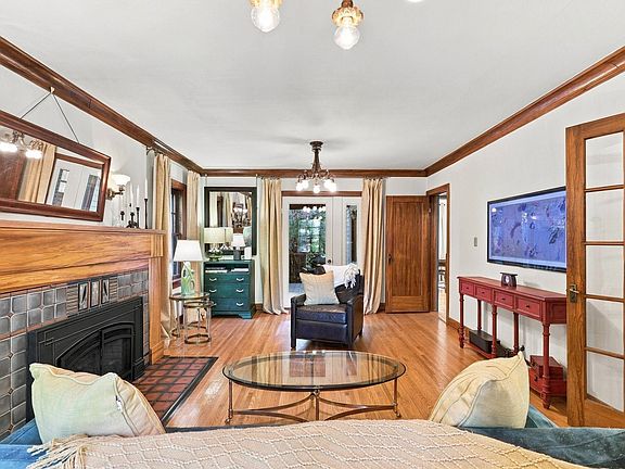 3rd image of 417 W Shoshone Pl