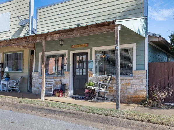 207 S Hill St, Caldwell, TX 77836