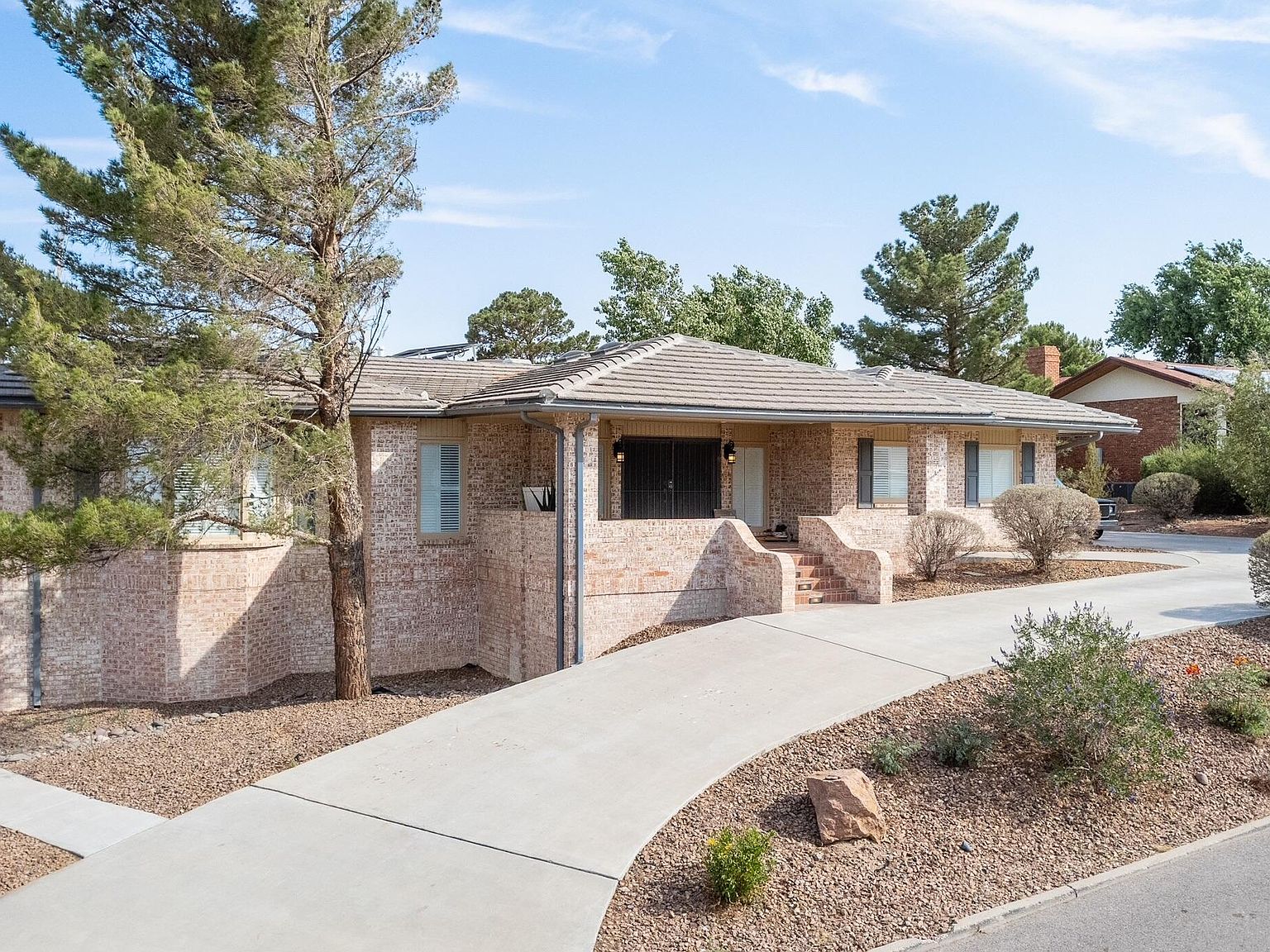 1013 Singing Hills Dr