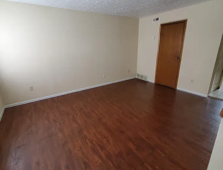 2574 Sandbury Blvd — Photo 2
