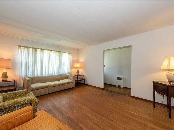 3rd image of 2680 Janet Ave
