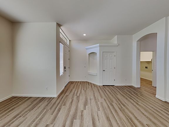 4th image of 43174 W Chisholm Dr