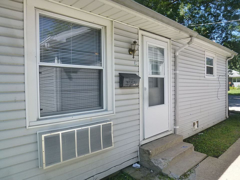 2nd image of 1001 E Voorhees St APT C