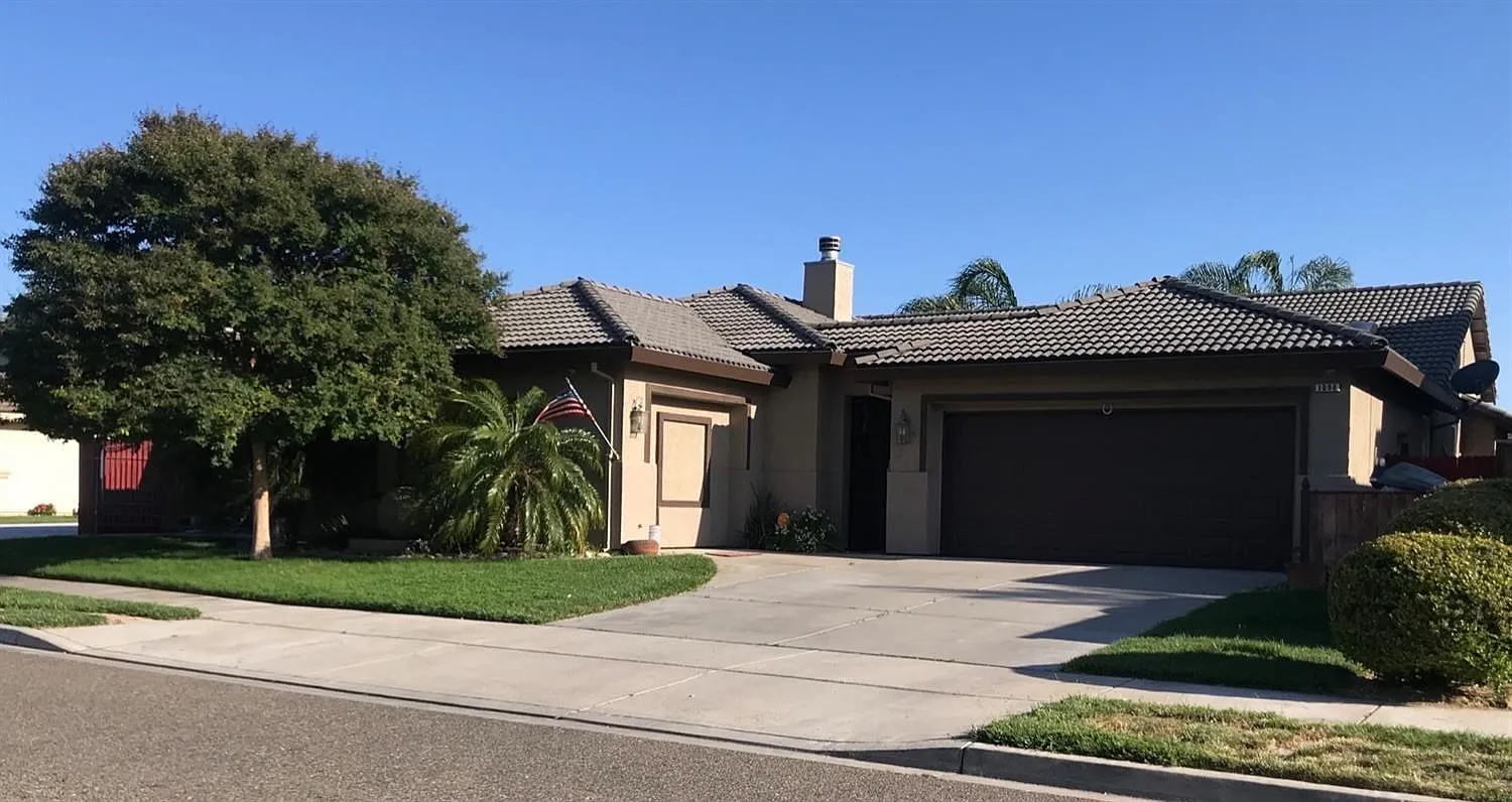 1098 Moon River Way photo 1