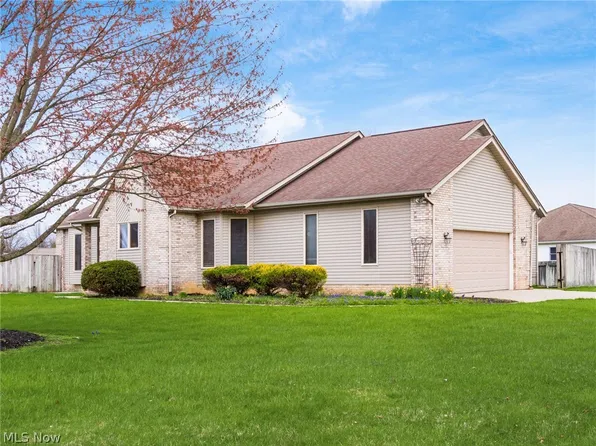 146 Kelly Marie Dr, Pataskala, OH 43062