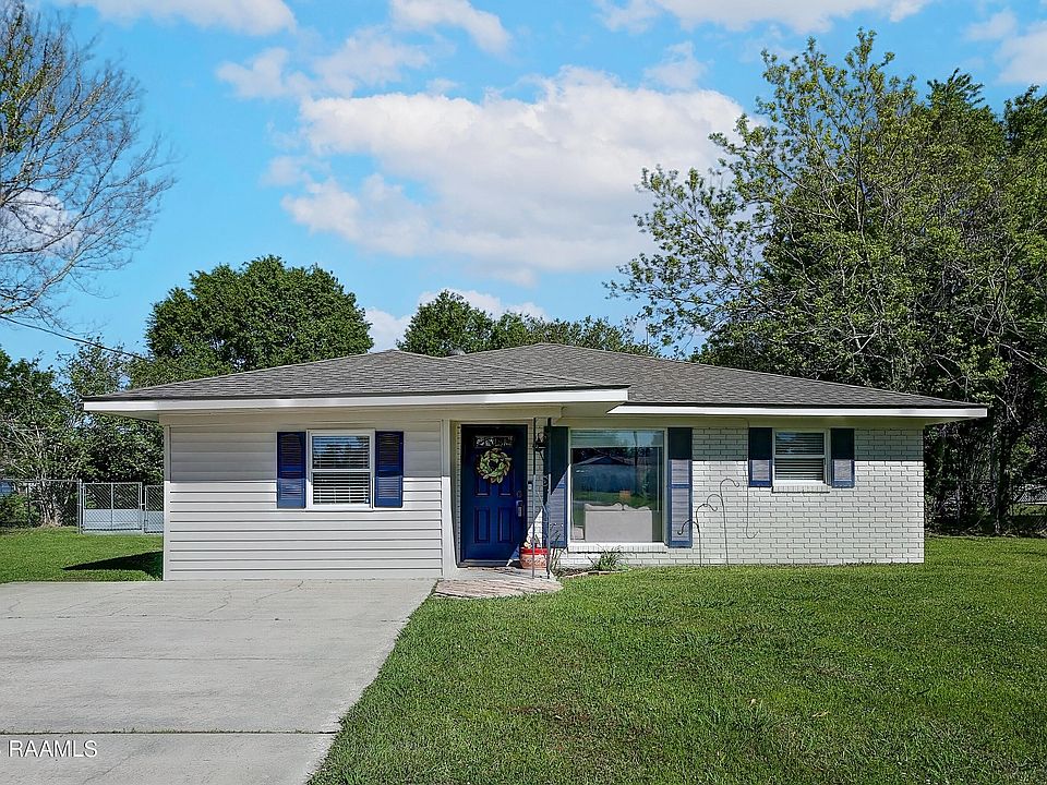 1st image of 485 Tauzin St