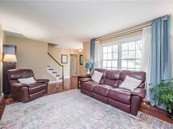 4th image of 3394 Crestview Dr