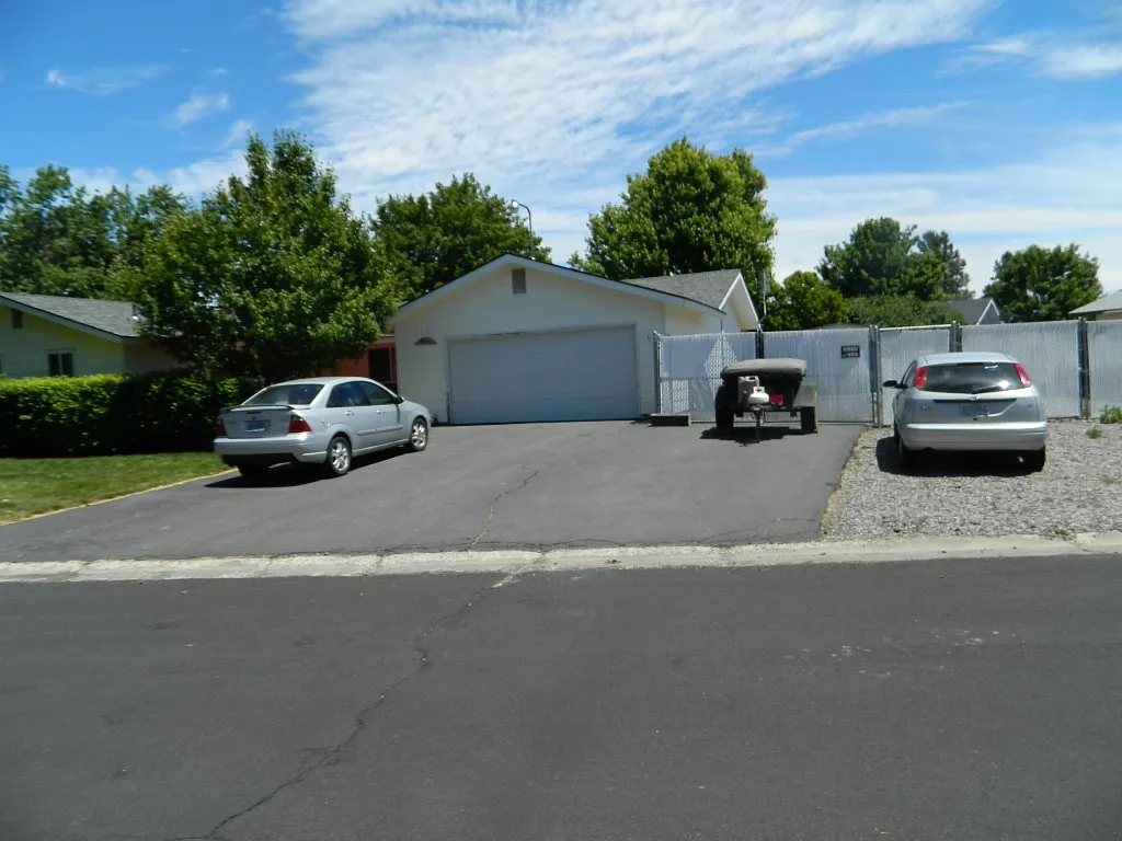 5483 Eastwood Dr photo 1