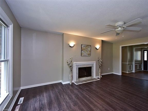 5th image of 824 Greenwood Dr