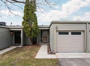 717 Skynob Dr, Ann Arbor, MI 48105