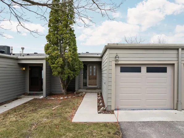 717 Skynob Dr, Ann Arbor, MI 48105