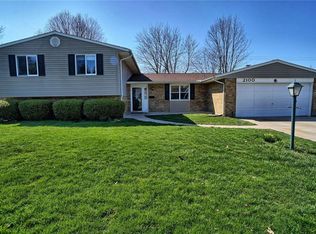 2100 Oak Tree Dr E, Dayton, OH 45440