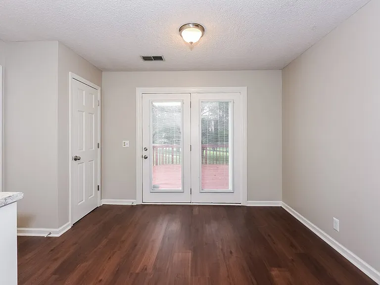 5105 Roxborough Dr — Photo 13