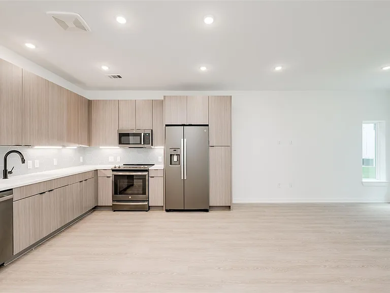 4802 S Congress Ave #121 — Photo 8