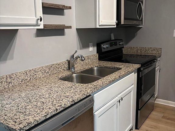 4th image of 270 Granvil Dr