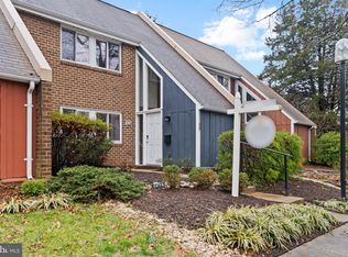 11188 Forest Edge Dr, Reston, VA 20190