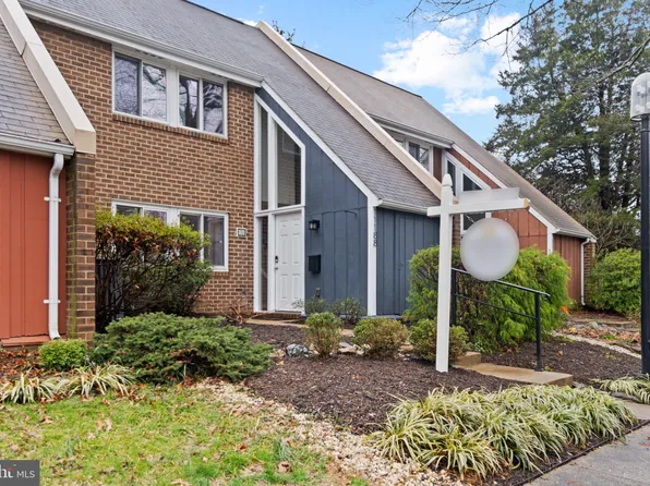 11188 Forest Edge Dr, Reston, VA 20190