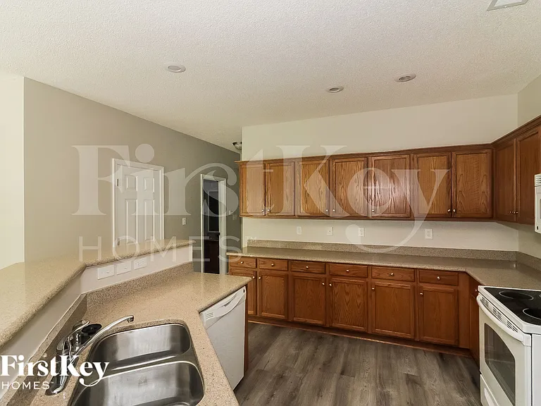 5845 Peterson Ridge Ln — Photo 6