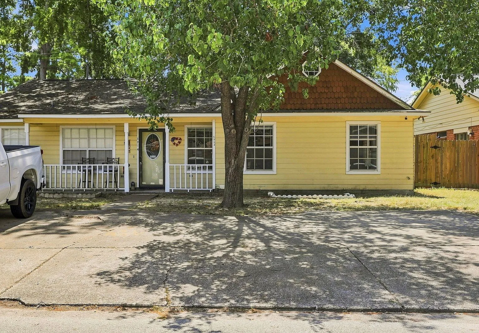 2 bed, 2.0 bath, 1150 sqft, $1,249 — Photo 2