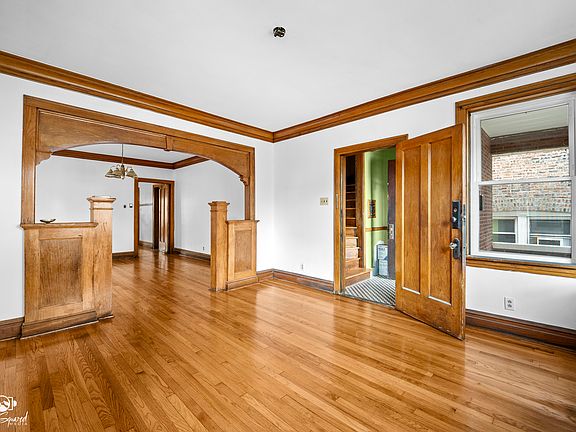 3rd image of 5332 S Maplewood Ave