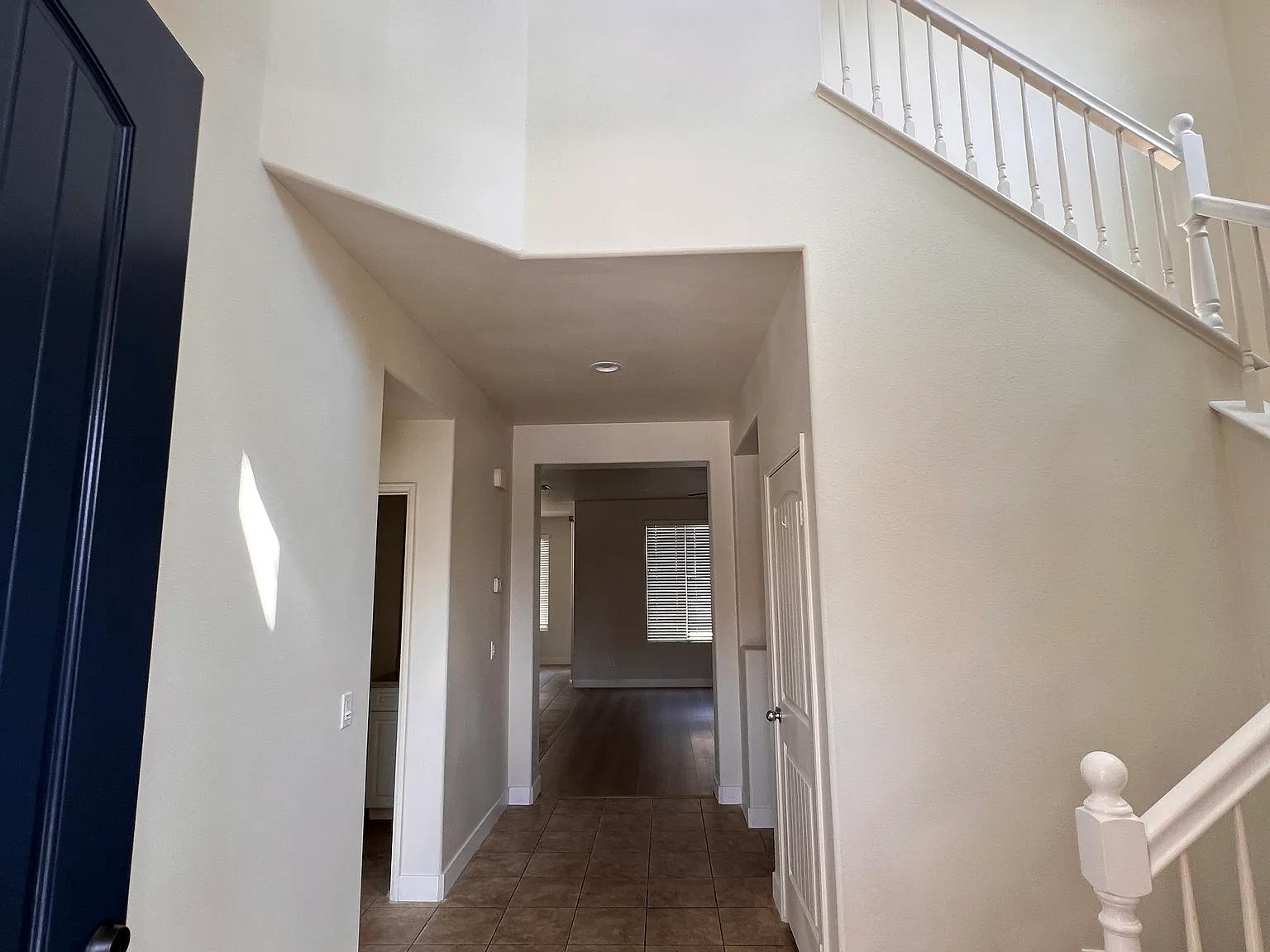 5 bed, 2567 sqft, $3,650 — Photo 2