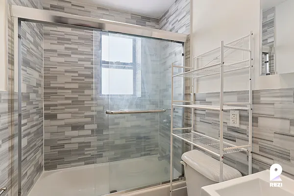 Rented by REZI | media 13