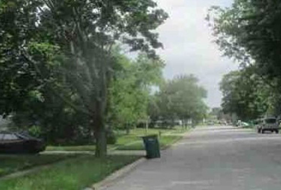 Exterior Neighborhood (street photo)