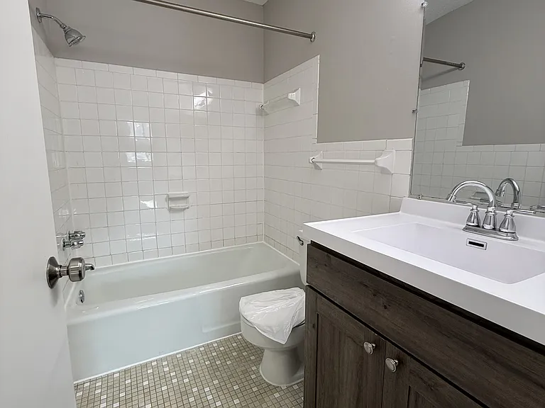 Johnson Parkway Apartments — Photo 11