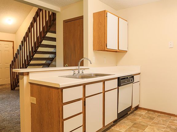 2nd image of 59 Cotterrew Dr