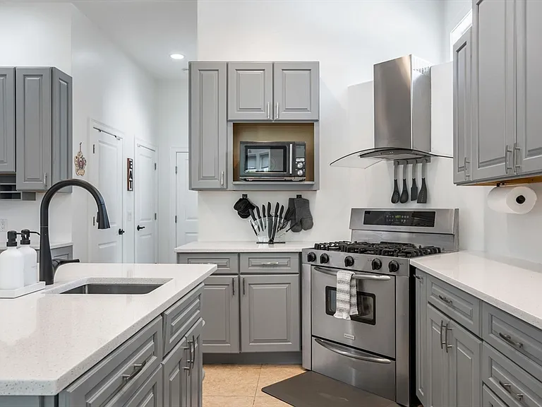 31 Cedar St — Photo 13
